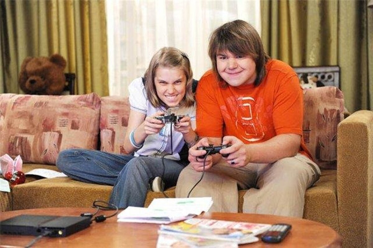 А помните, как мы в 2000-х играли на чипированных "Плойках"? Стране пришлось вспомнить об этом в период временных санкций.