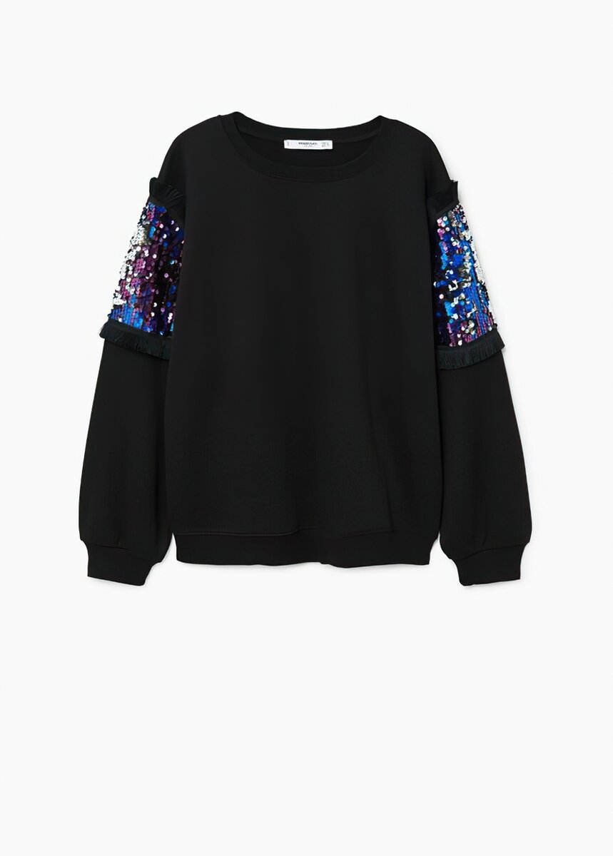 Чаще всего свитшоты обладают свободным кроем