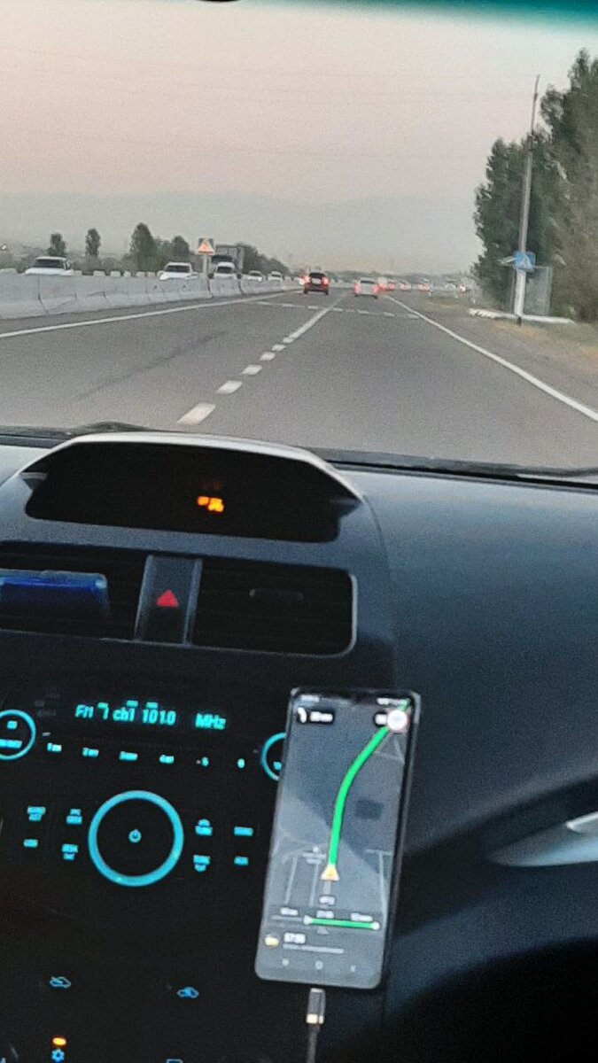 Вдалеке, очень мутно показались горы)))