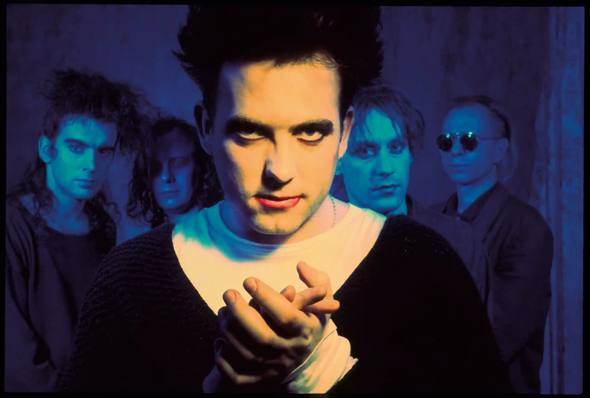 The Cure, Оксфорд, 1992 год. Фото: Tom Sheehan. Слева направо: Саймон Галлап, Порл Томпсон, Роберт Смит, Перри Бэмонт, Борис Уильямс. Удивительно, но трое из них на разных основаниях еще играют вместе и 30 лет спустя.