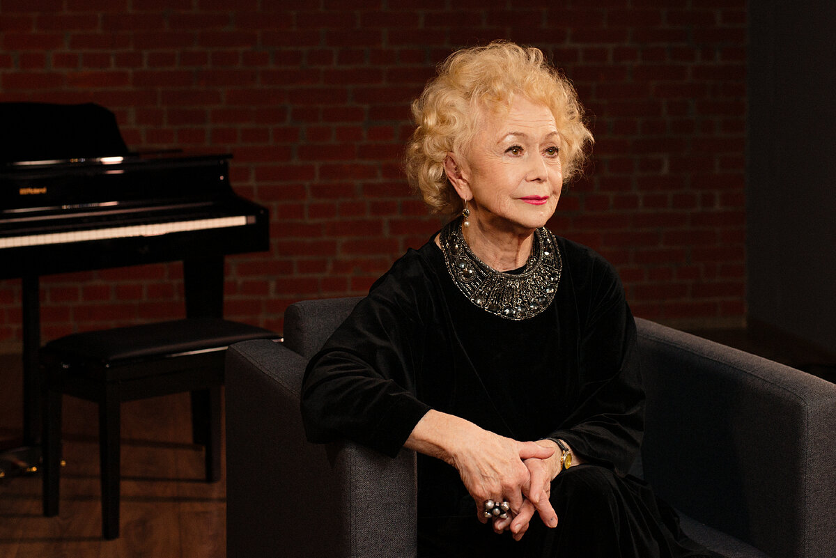 Светлана Немоляева