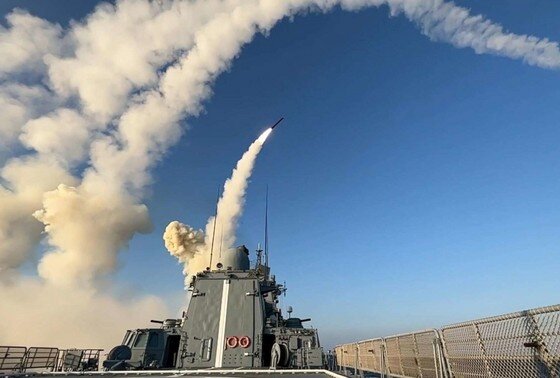    Пуск ракет с корабля ВМФ РФ