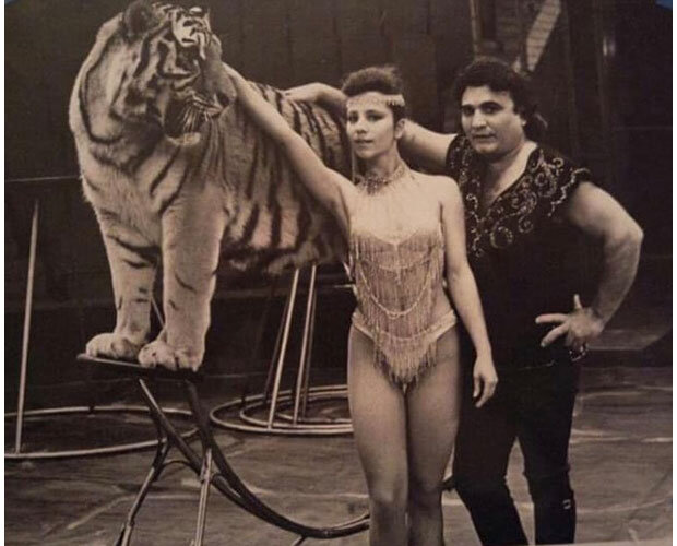 Михаил Багдасаров и его дочка Карина в начале 1990-х годов. Фото: https://www.trud.ru/