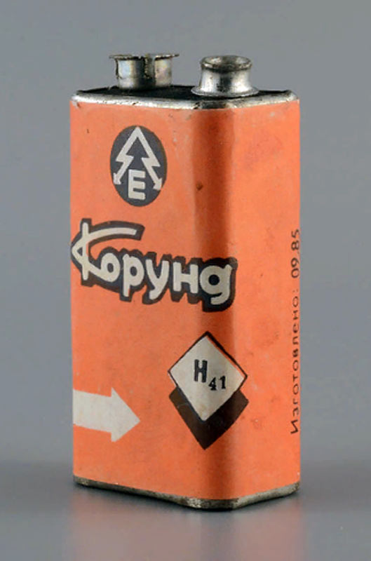 Батарея гальванических элементов. Батарейка крона Корунд. Батарея «крона»