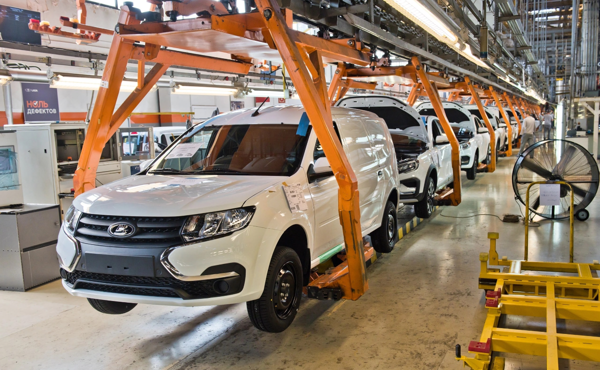 Розовая 12 АВТОВАЗ машина