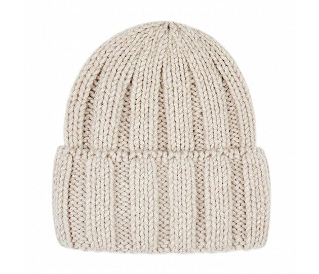 Вязание шапок спицами 2024 для женщин с описанием, модные шапочки, новинки с отворотом на зиму