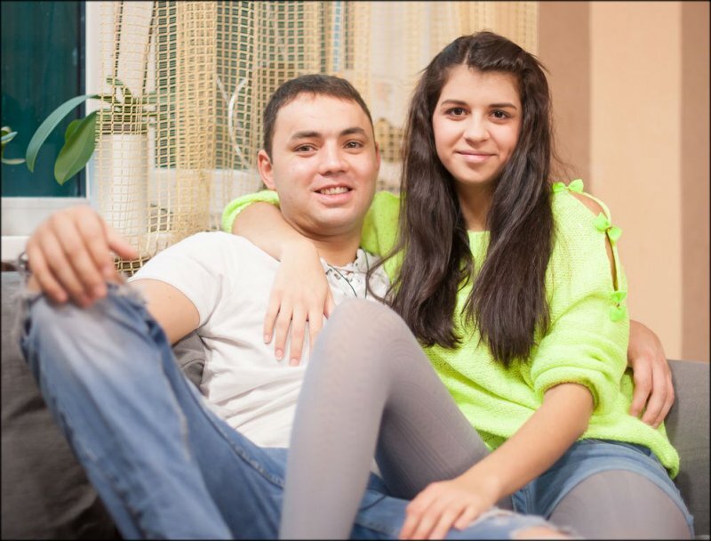 Александр и Алиана в редкие минуты любви. Фото из открытых источников.