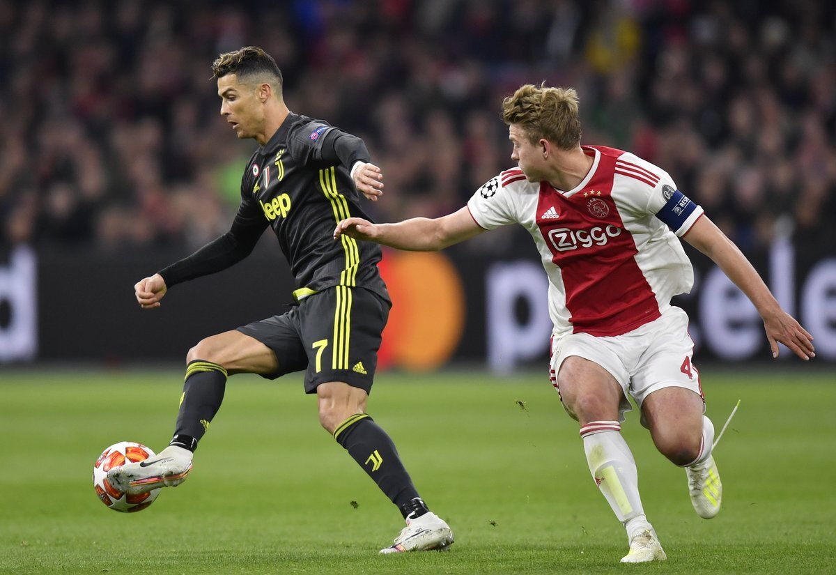 Де Лигт и Криштиану Роналду. Источник: kun.uz