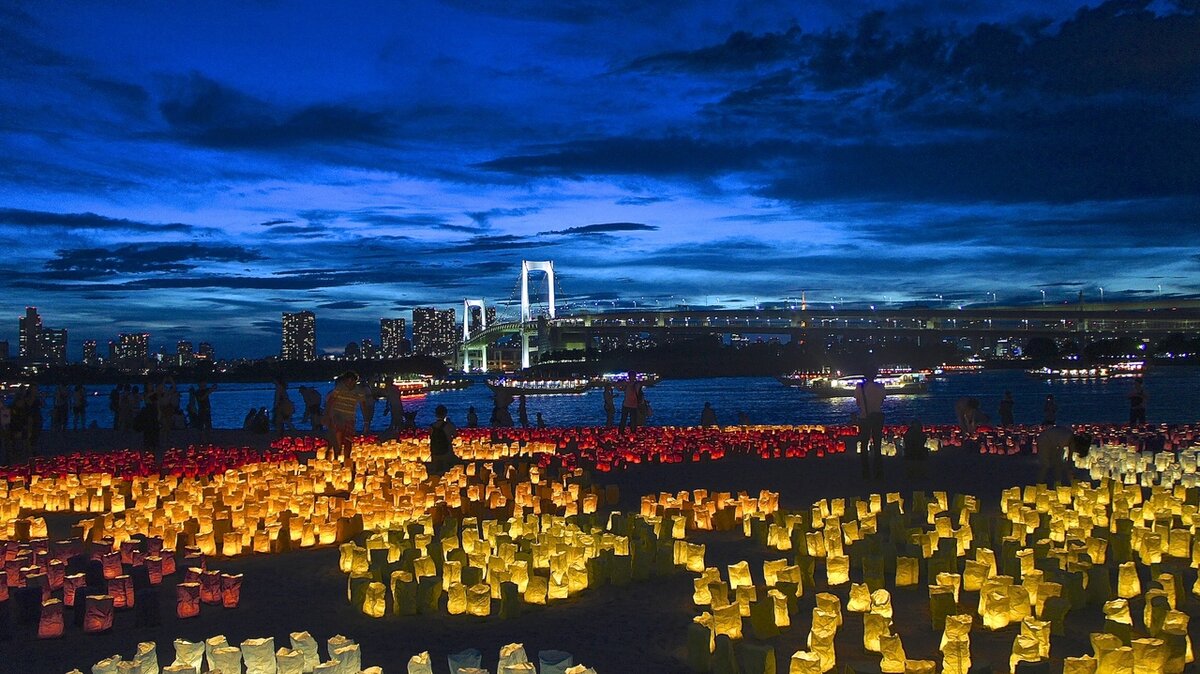 Days japan. Уми но Хи день моря. Фестиваль фонарей в Японии. День моря в Японии. Праздник моря в Японии.