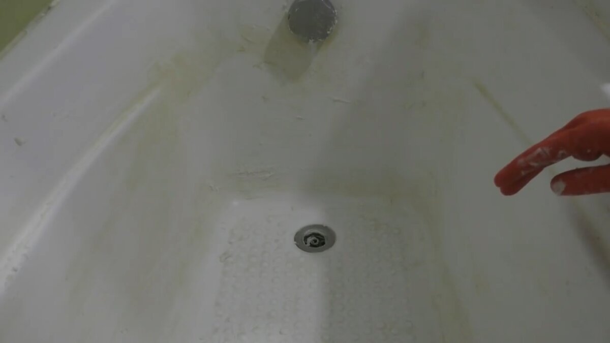 Почистить ванну содой. Отмыть ванну. Как отмыть ванну. Чем отмыть грязную ванну. Как отмыть ванну от тоника.