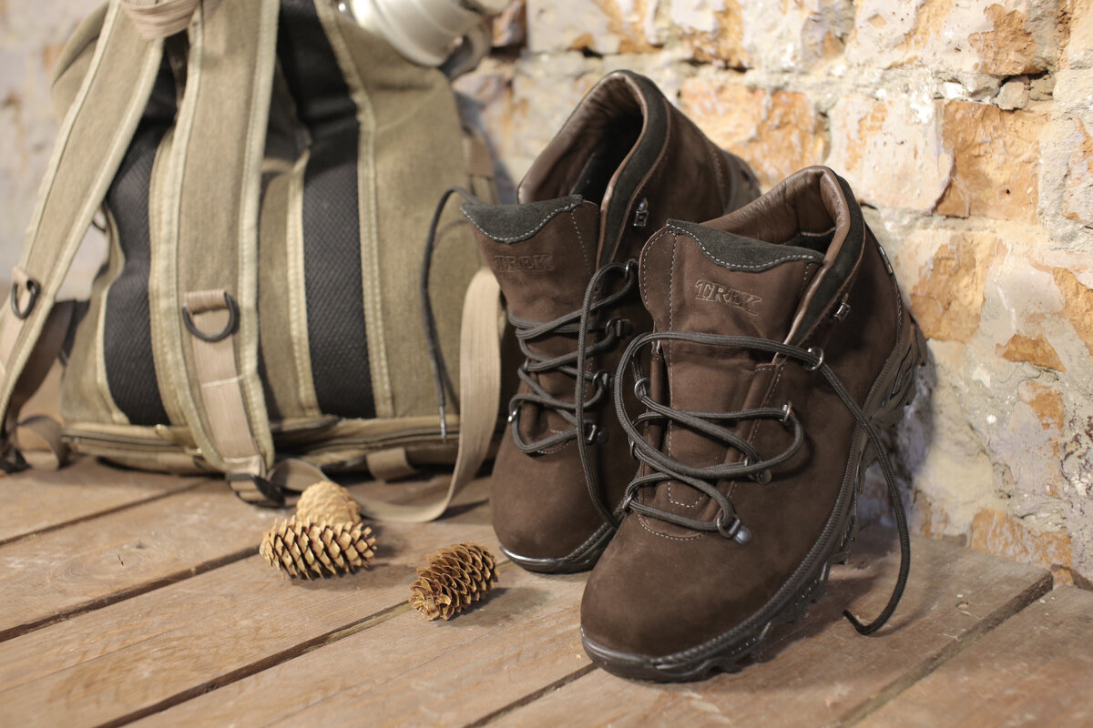 Tracks ботинки. Trek обувь. Зимние ботинки Trek. Зимняя туристическая обувь мужская. Кожаные ботинки для походов.