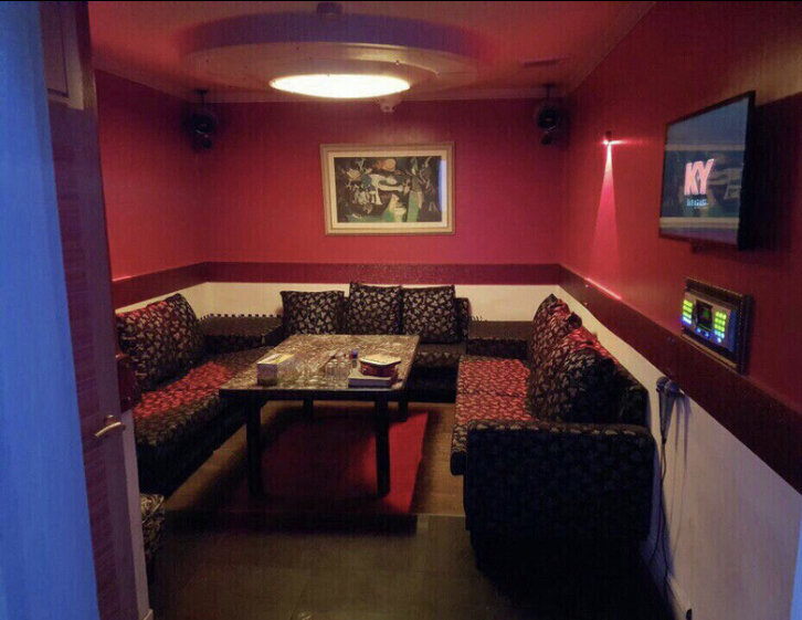 Типичный караоке клуб