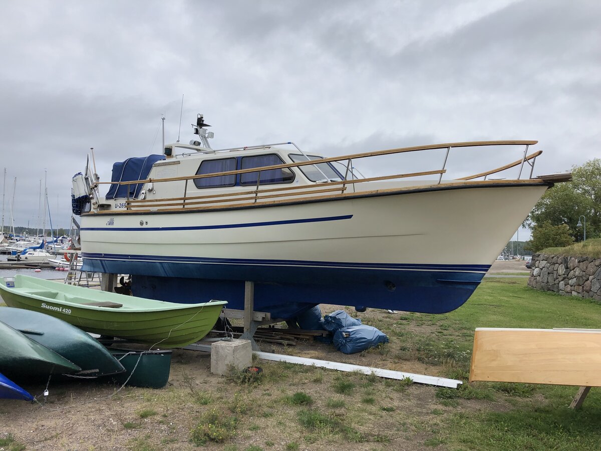 Самый дешёвый, на данный момент, Альбатросс 870. Безнадёжно испорчен "тюнингом".