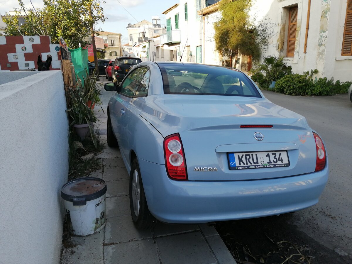 А как вам Nissan Micra в кузове купе? Или родстер это? 