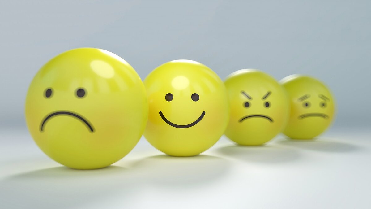 https://cdn.pixabay.com/photo/2017/11/26/15/16/smiley-2979107_1280.jpg
