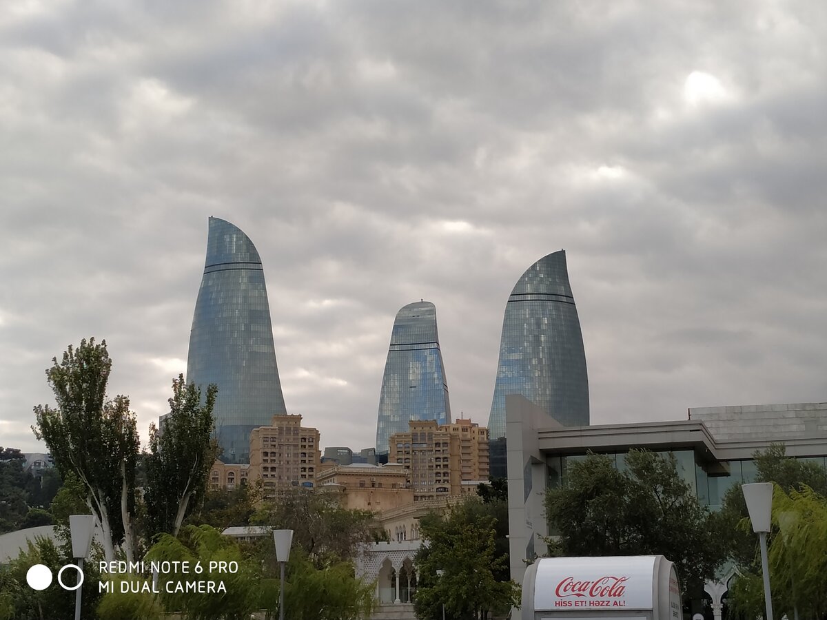 Знаменитые "Flame Towers"