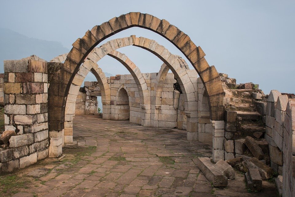 https://pixabay.com/photos/archaeological-historical-tourism-2370325/