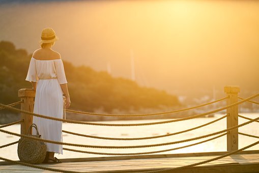 https://pixabay.com/ru/photos/%D0%BF%D1%80%D0%B0%D0%B7%D0%B4%D0%BD%D0%B8%D0%BA-%D0%B6%D0%B5%D0%BD%D1%89%D0%B8%D0%BD%D0%B0-%D1%82%D0%BE%D0%BB%D1%8C%D0%BA%D0%BE-%D0%B7%D0%B0%D0%BA%D0%B0%D1%82-4369987/