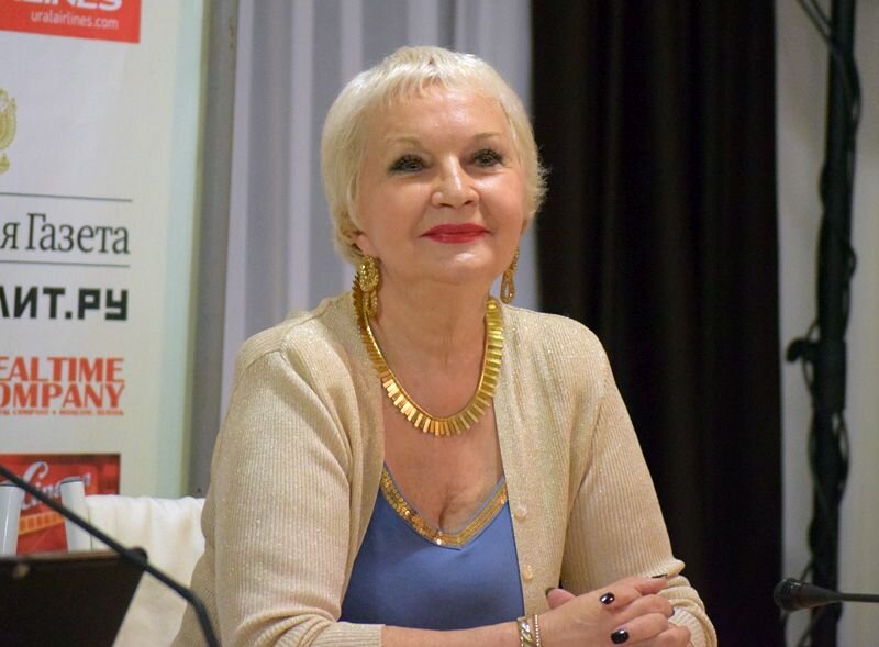 Руководитель пресс-службы Вера Мусатова на пресс-конференции фильма «Покой нам только снится» фото: Макс Милиан

Подробнее на Кино-Театр.РУ https://www.kino-teatr.ru/kino/art/festival/4124/foto/i3/54164/