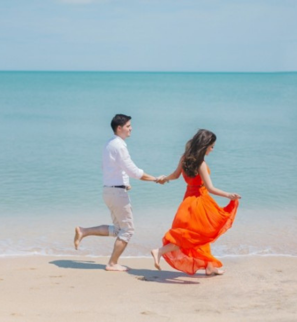 https://www.firestock.ru/para-bezhit-po-poberezhyu-morya-bosikom-couple-runs-along-the-coast-of-the-sea-barefoot/