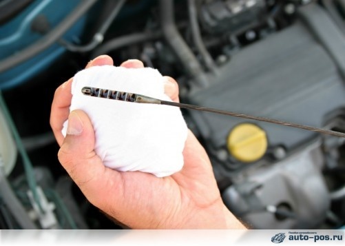 Цвет масла не всегда говорит о необходимости его замены.Тёмный цвет, в первую очередь, свидетельствует о хороших чистящих свойствах масла.