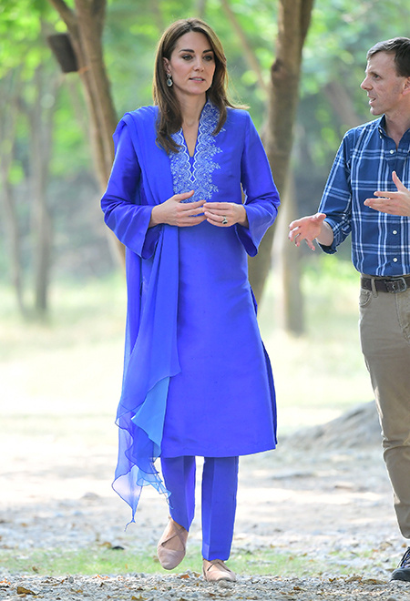 Небесная лазурь: неотразимая Кейт Миддлтон в первый день тура в Пакистан