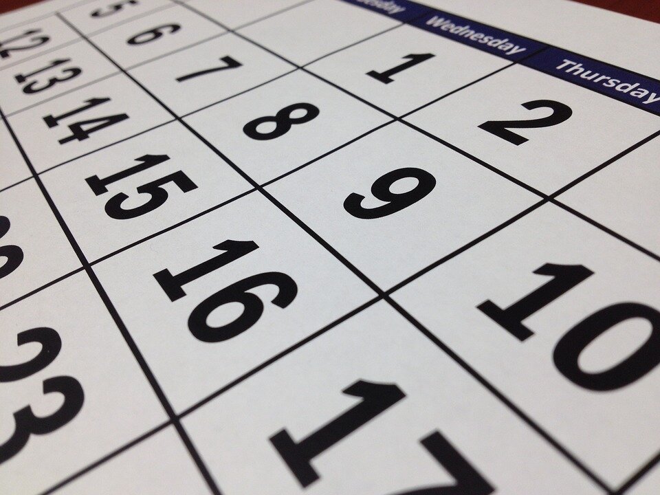https://cdn.pixabay.com/photo/2015/03/05/17/34/calendar-660670_960_720.jpg
