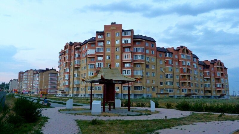 калмыкия ступа просветления. 9 мкр 14 дом элиста. 9 мкр элиста. 9 микрорайон элиста. 9 микрорайон элиста ступа.