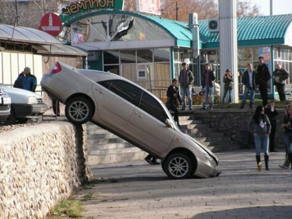 Источник фото: https://2krota.ru/pictures/neudachnaya-parkovka-20-foto.html