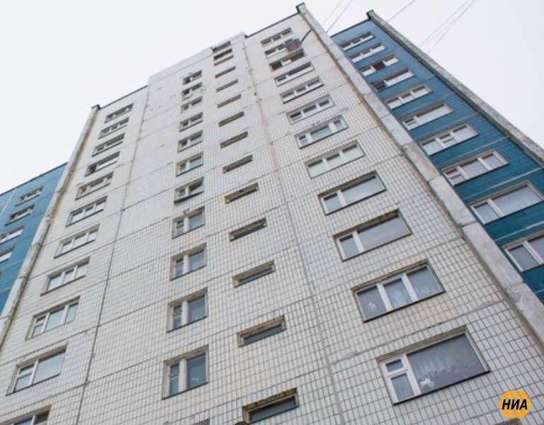 Девочка сбросилась с 17 этажа. Девочка 17 этаж. 17 этажный дом. Девочка выбросилась из окна. Липецк упавшая с 15 этажа.