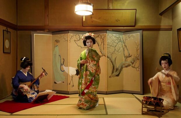 Примеры работ мастеров по макияжу гейши