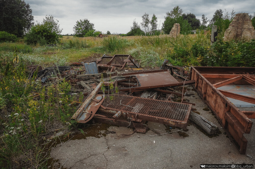 Прогулялся по старому колхозу в Чернобыльской зоне отчуждения! Нашел зерноток из «сталкера»