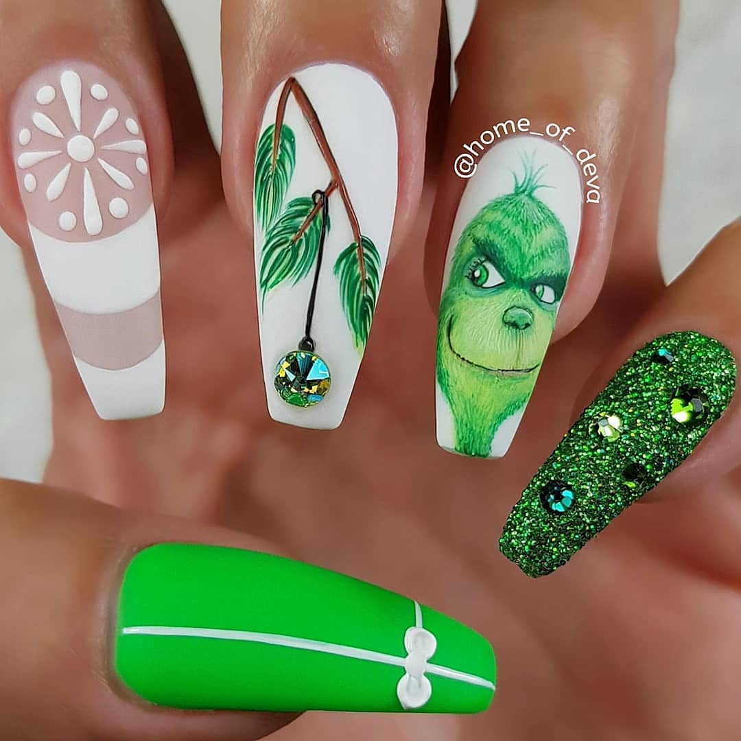 Новогодний маникюр год дракона зеленого. Ногти с гринчем. Новогодний маникюр зеленый. Новогодний маникюр год дракона зеленого. Новогодний маникюр зеленый.