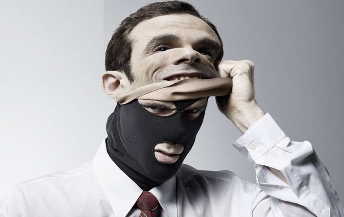 Вот так выглядит человек, который бескорыстно якобы по большому своему великодушию "помочь" вам решил