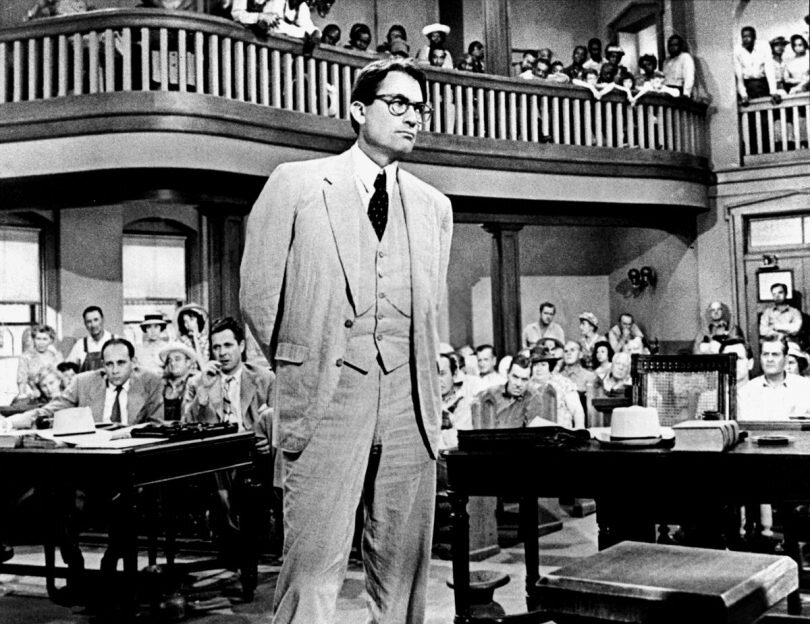 Кадр из фильма «Убить пересмешника»; kinopoisk.ru