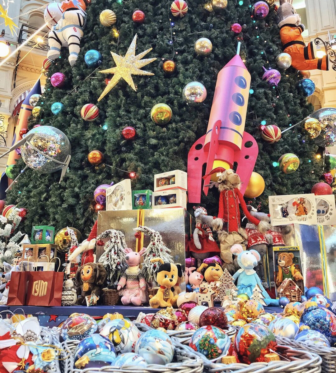Новый год в Главном магазине России: что продают и показывают