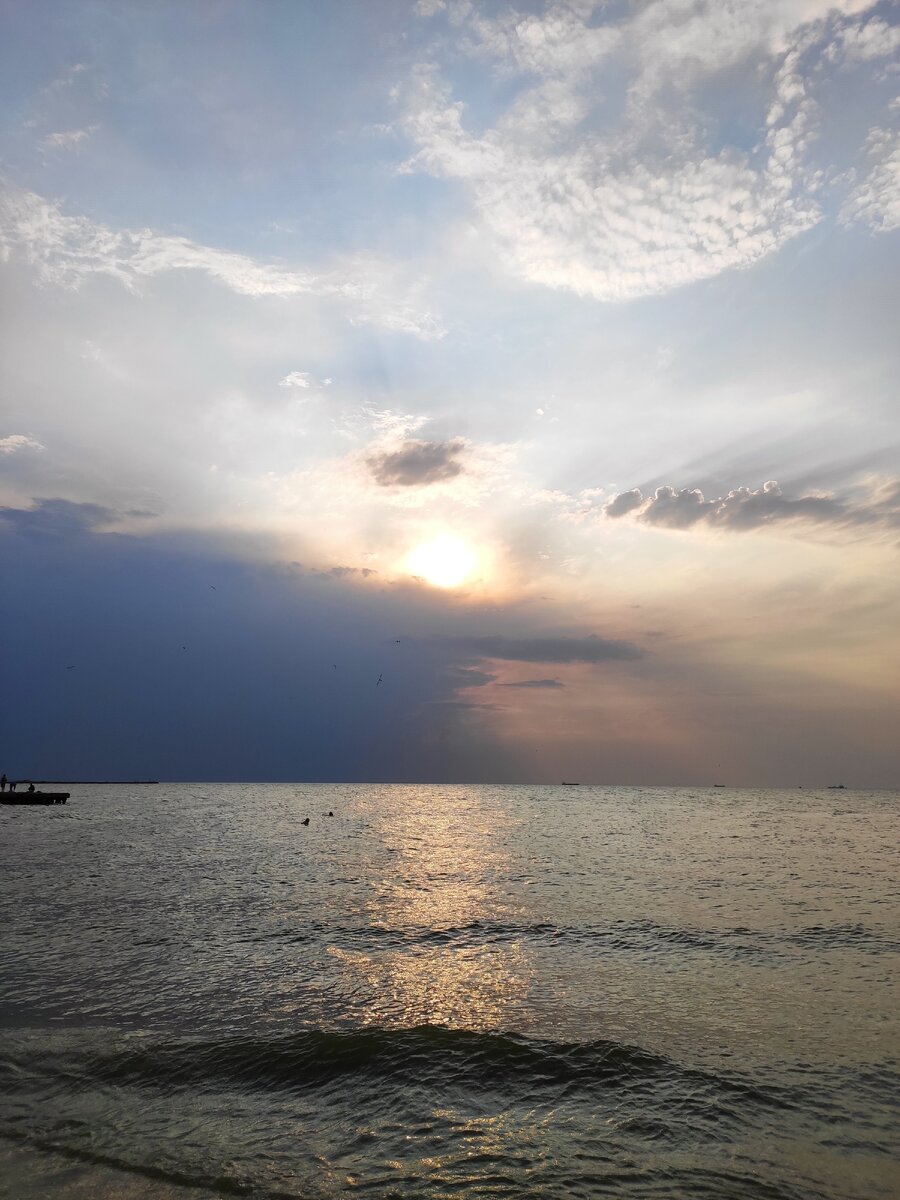 Азовское море на закате.