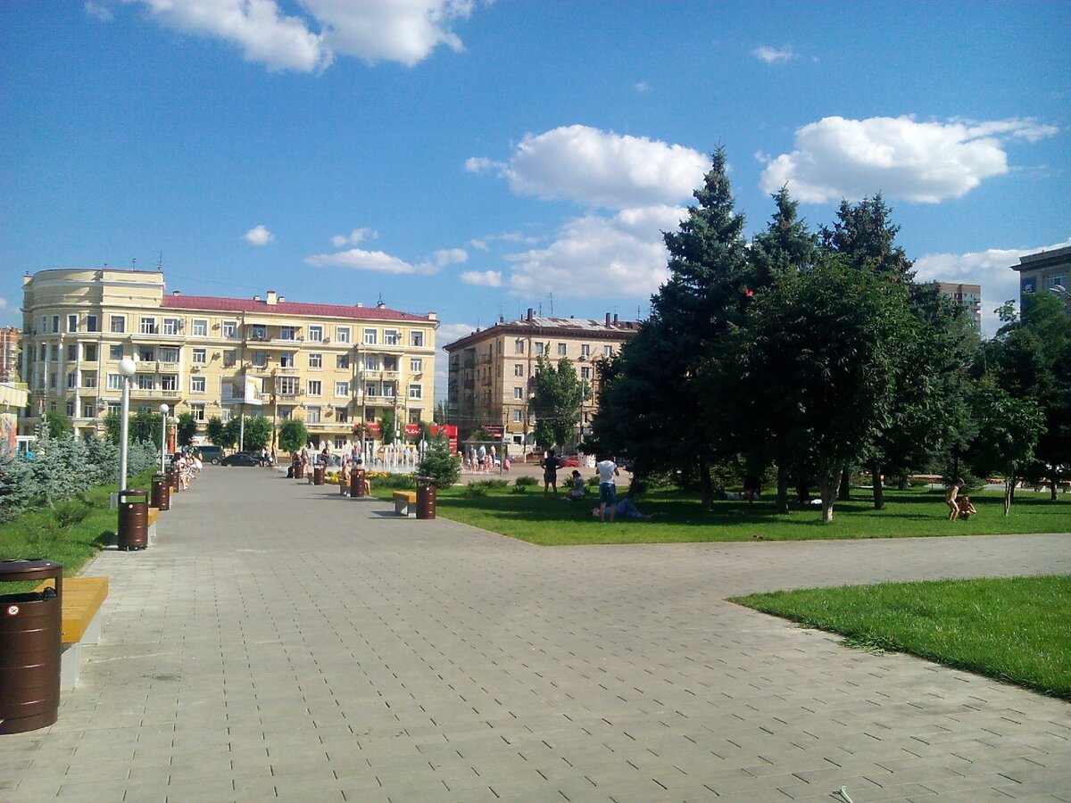 Погода в ворошиловском районе. Ворошиловский район Волгоград. Район СХИ Волгоград. Дворы Волгограда Ворошиловский район. Волгоград 2002 год Ворошиловском районе.