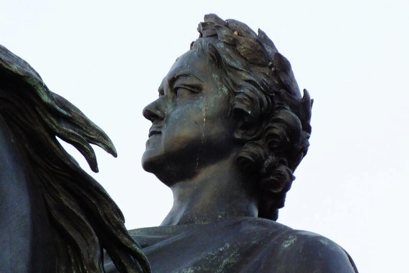 Памятник петру медный всадник. Медный всадник в санкт-петербурге лицо петра. Памятник петру 1 в петербурге медный всадник. Памятник петру 1 в санкт-петербурге медный всадник глаза. Голова петра 1 на медном всаднике.