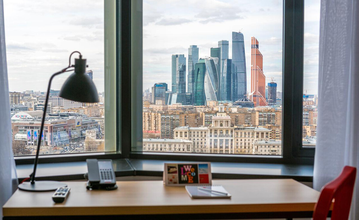 Вид из номера AZIMUT Отель Смоленская Москва