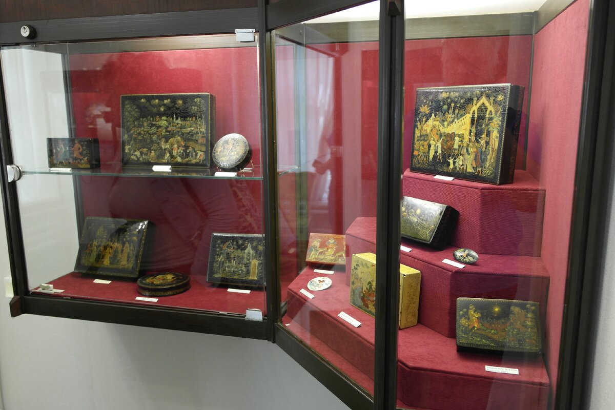 Листайте вправо.