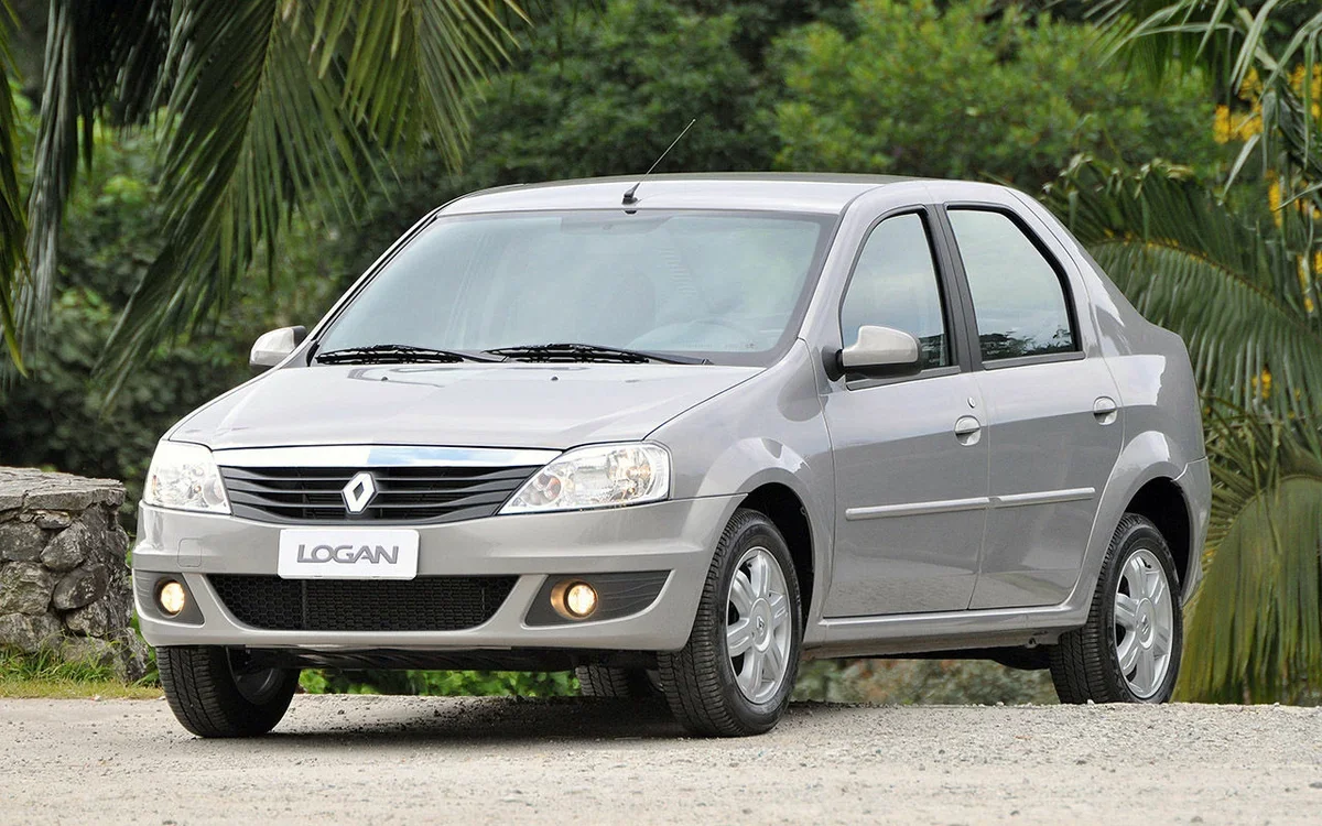 Машина рено логан фото. Renault Logan 1. Рено Логан 2011. Рено Логан 2011 1.6. Рено Логан 1.4.