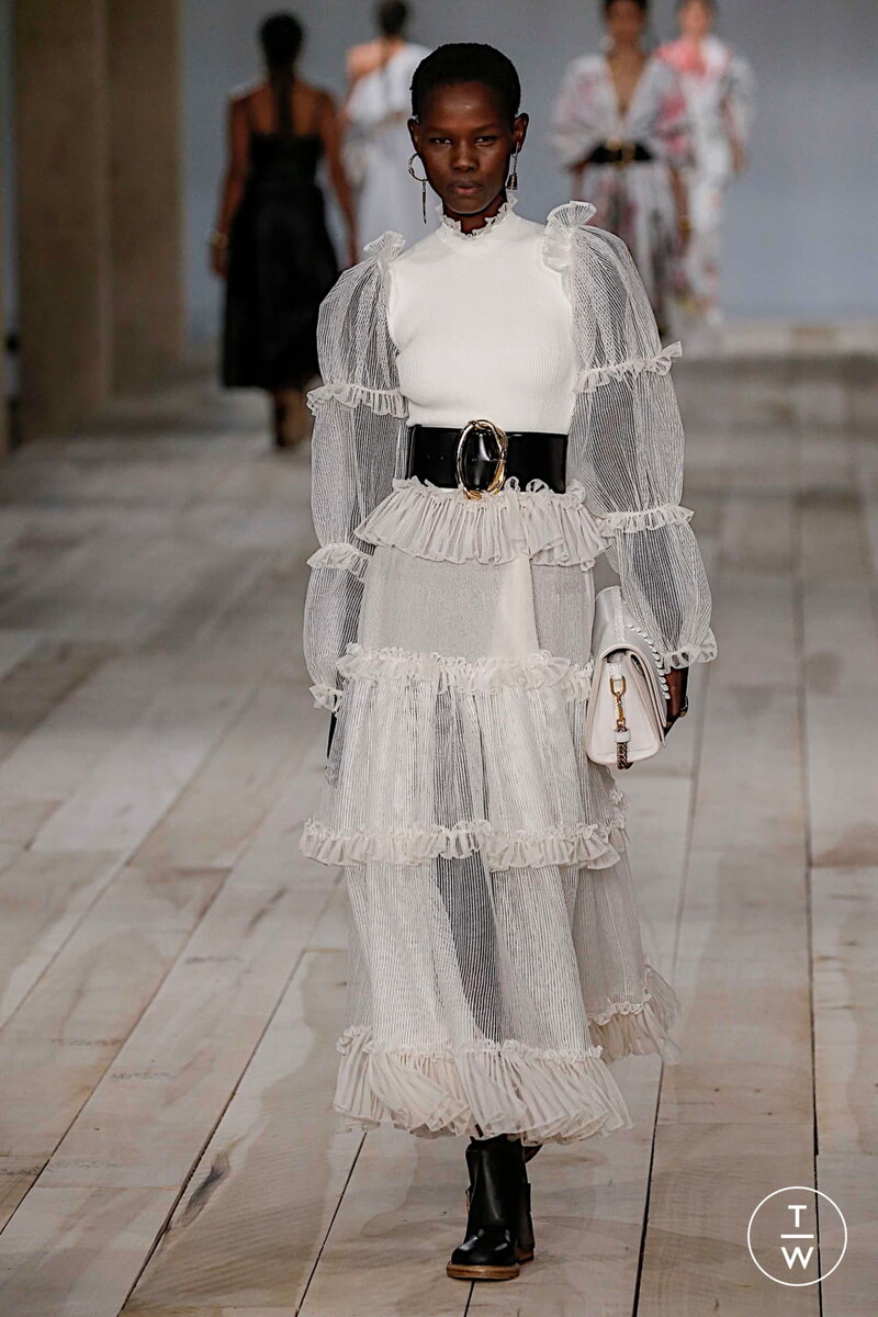 Здесь и далее фото с показов SS 2020 с ресурса TAGWALK. Alexander McQueen