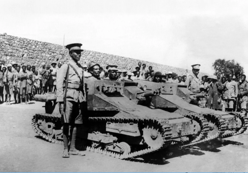 Эфиопы с трофейными итальянскими танками, захваченными в сражении