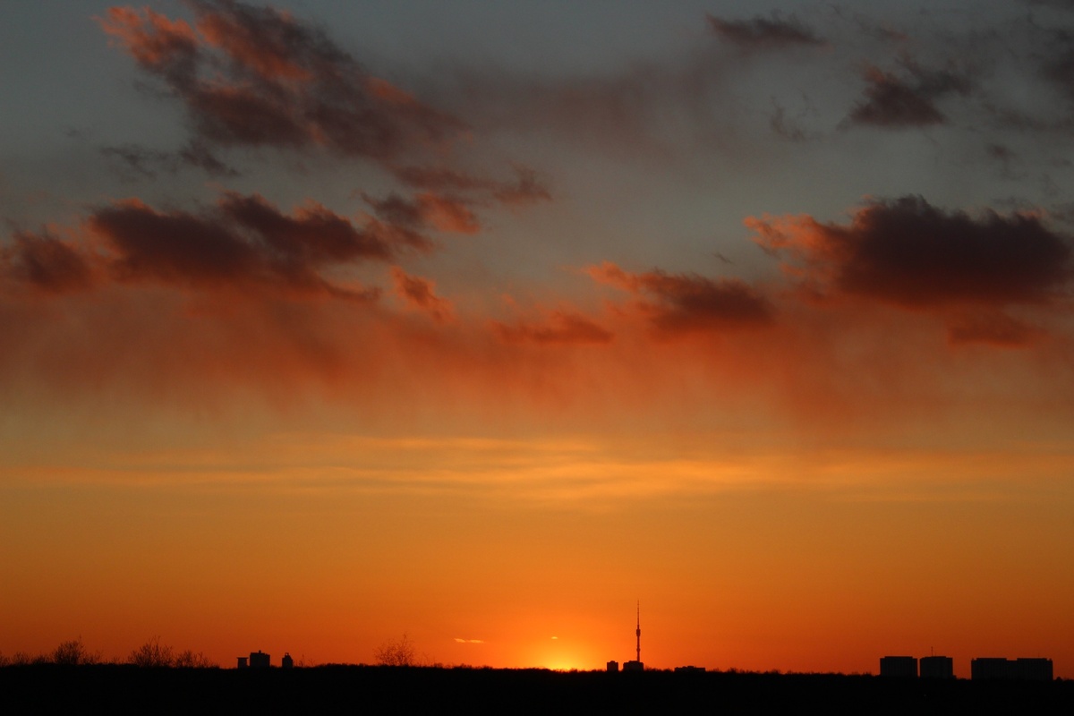 Конец апреля, потрясающее светопредставление и прямо услада для визуалов