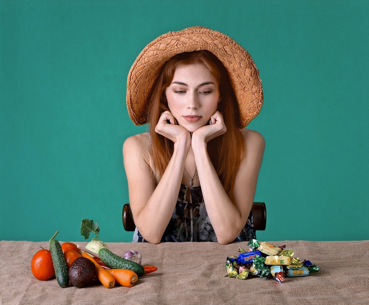 Поэтому мы должны понять, что все эти продукты – это пищевой мусор. Они должны быть исключены из нашего рациона. И что самое интересное, здоровым людям, с налаженной работой ЖКТ, с преобладанием дружественной микробиоты подобных продуктов обычно и не хочется.