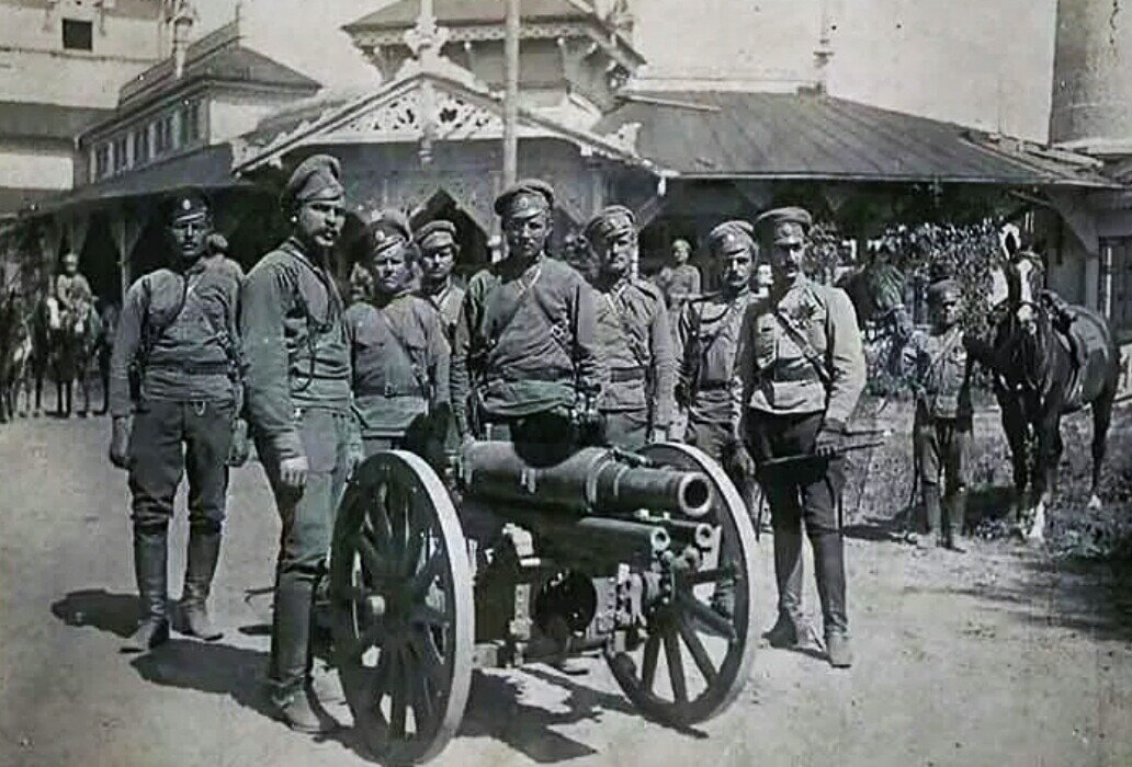 К 1917 году армия была измотана бесконечными боями. Но в марте 1917 года она была более чем боеспособна, и в ставке готовилось наступление. Источник Яндекс.Картинки.