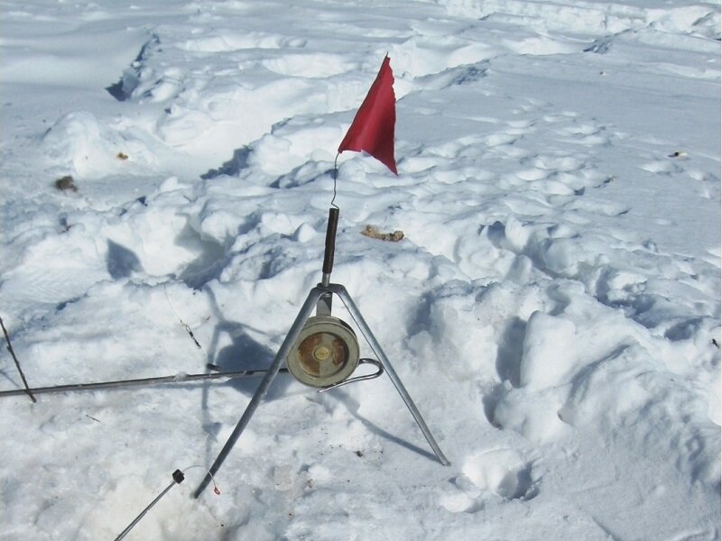 Зимняя жерлица на треноге (