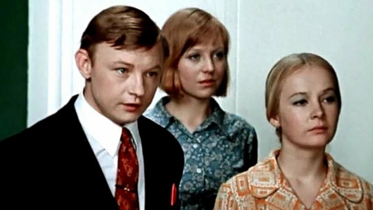 В кинокартине "Большая перемена" очень много светловолосых женщин