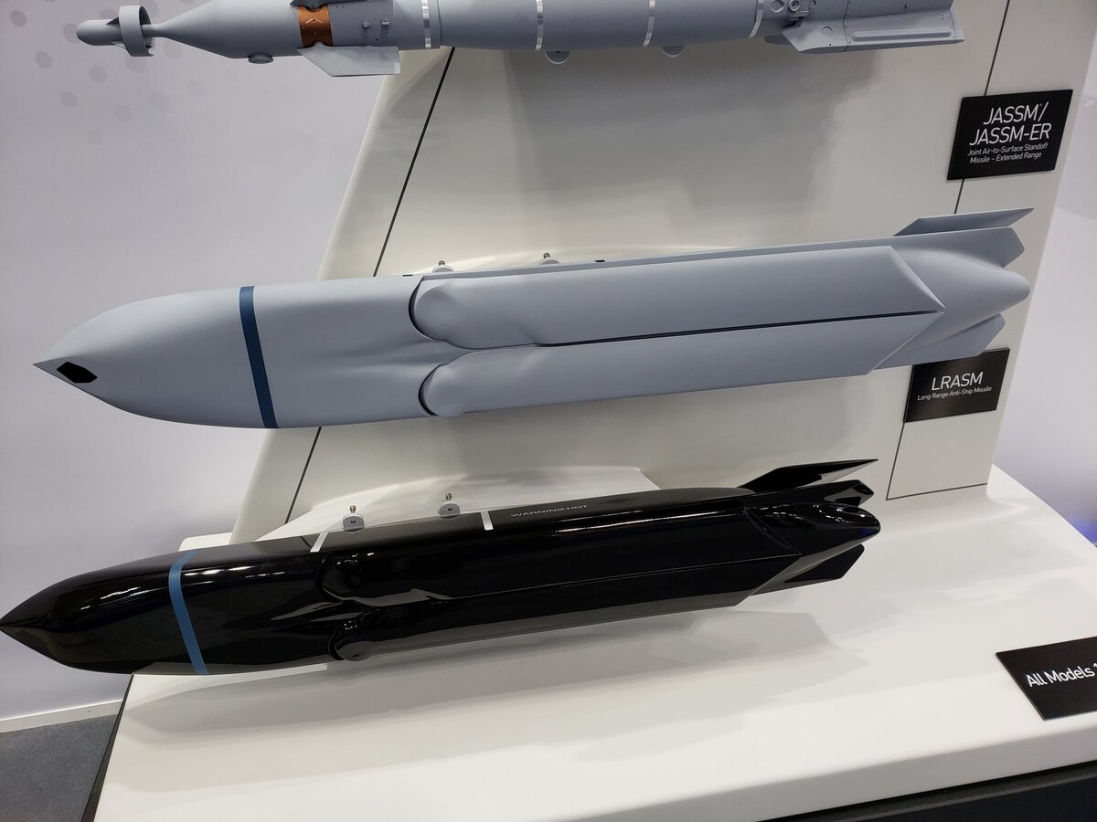 Agm 158b. Agm-158c lrasm. Agm 158b. Ракеты agm-158 jassm-er. Ракеты agm-158 jassm-er.